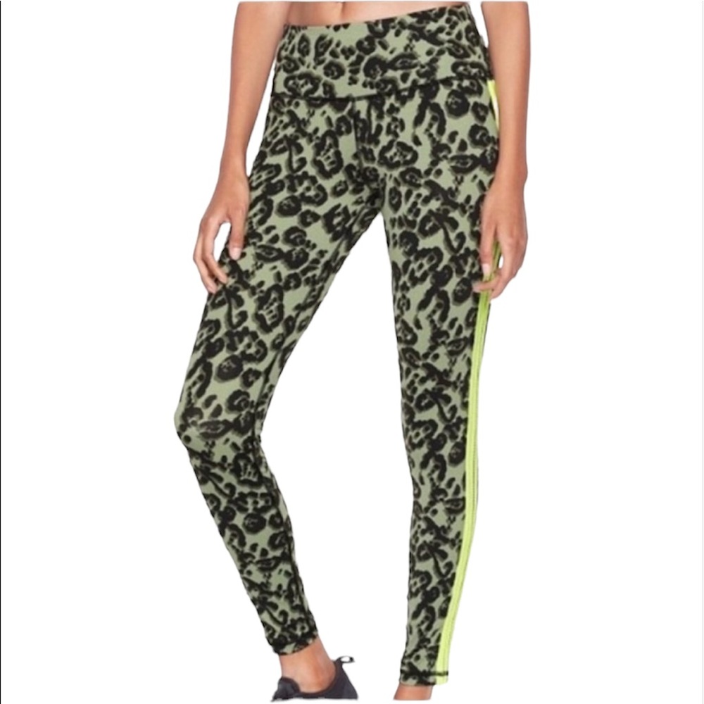 Victoria's Secret Sport Knockout Tight Green Leopard Print, Size M
